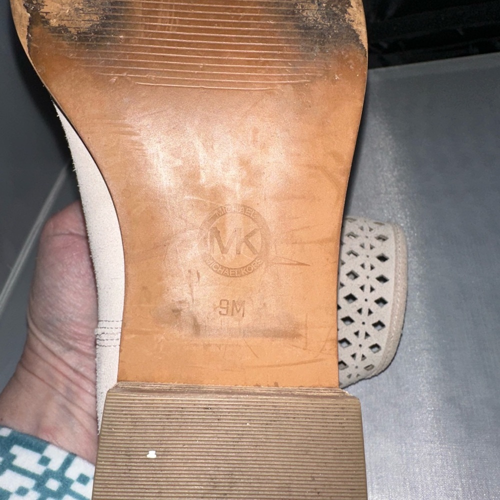 Michael Michael Kors “Sunny” Beige Suede Lasercut Boots - size 9 UVGC - Picture 3 of 5